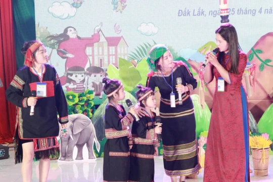 Tài liệu Giáo dục địa phương: Thay đổi để bắt kịp vị thế đất nước