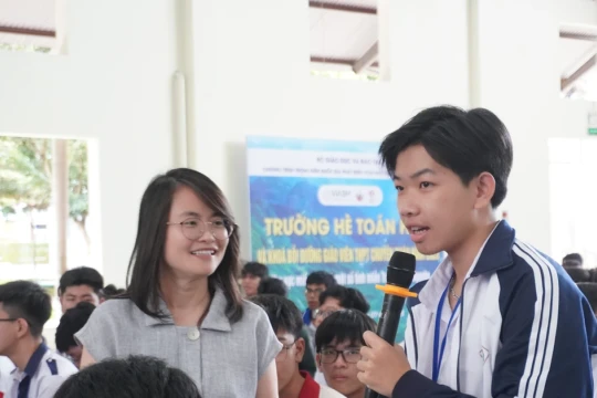 Trường hè Toán học 2025 lan tỏa đam mê cho học sinh miền Trung - Tây Nguyên