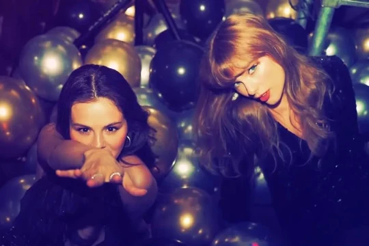Taylor Swift, Selena Gomez gây sốt với phong cách thập niên 70
