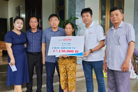 Trao hơn 57 triệu đồng tới hoàn cảnh cháu Khánh Vy
