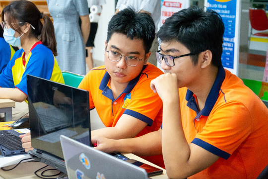 Nhiều trường đại học cho sinh viên học trực tuyến tránh bão số 3