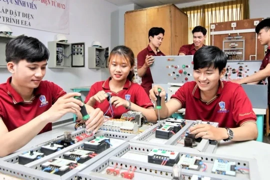 Khuyến học và khuyến tài