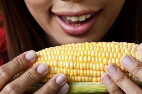 Điều gì xảy ra với cơ thể nếu ăn ngô buổi sáng?