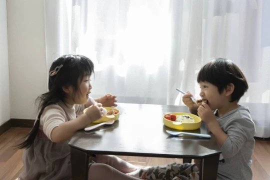 Nhật Bản: Trẻ em thiếu dinh dưỡng vì lạm phát