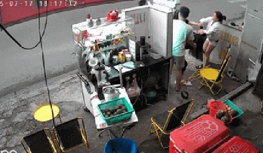 Người phụ nữ bị hành hung trên phố, trước đó từng gửi một phản ánh lên tổng đài 1022