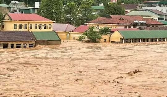 Những hình ảnh kinh hoàng trong trận lũ lịch sử ở miền Tây Nghệ An