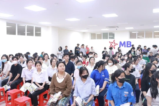 Trường Đại học Ngân hàng TPHCM lấy điểm sàn 18 xét điểm thi tốt nghiệp THPT