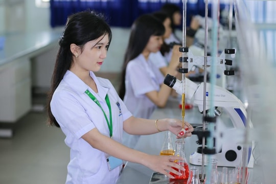 Điểm sàn Đại học Y Dược TP.HCM giảm mạnh, lấy từ 17 điểm