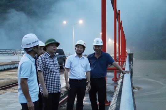 Lũ lớn đổ về, Thủy điện Bản Vẽ Nghệ An sẵn sàng kích hoạt biện pháp ứng phó