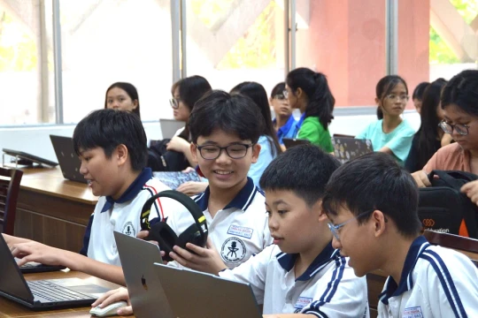 TPHCM khai giảng lớp bồi dưỡng AI cho hơn 200 học sinh đạt giải thưởng học thuật