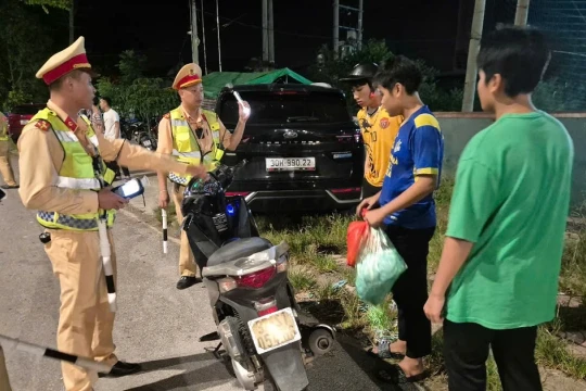 Bắc Ninh ra quân ‘vây bắt’ lái xe có nồng độ cồn, đua xe trong đêm