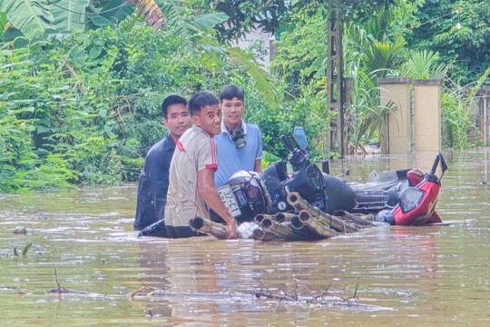 Ngập lụt lan rộng ở Nghệ An
