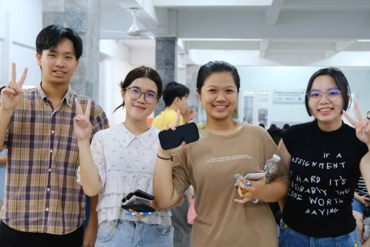 Hàng nghìn thí sinh tìm cơ hội từ V-SAT