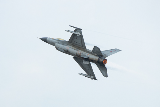 Tiêm kích F-16 Thái Lan tấn công loạt mục tiêu Campuchia