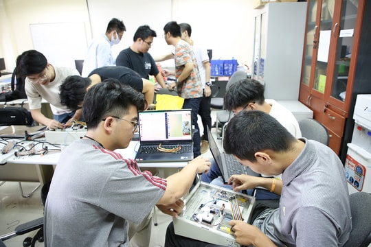 Trường Đại học Công nghệ (ĐHQGHN) công bố điểm sàn 2025
