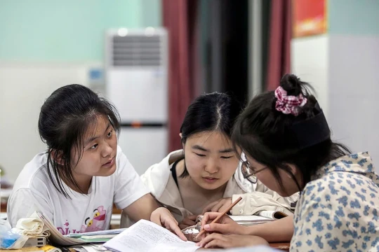 Giáo dục châu Á: 'Giải cứu' học sinh