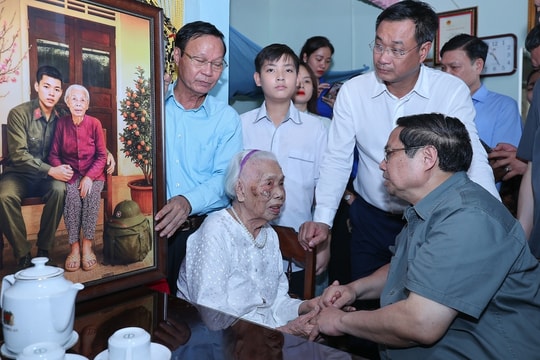 Món quà đặc biệt Thủ tướng tặng Mẹ Việt Nam anh hùng ở Quảng Trị