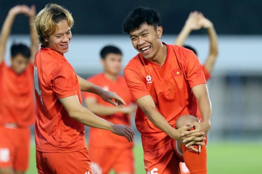 U23 Việt Nam vui tươi trở lại sân tập, có lực lượng mạnh nhất chờ đấu U23 Indonesia