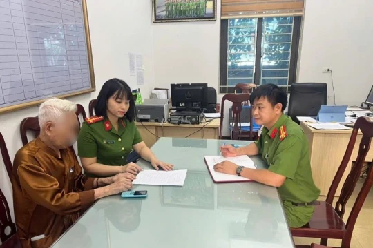 Cụ ông suýt mất cả cây vàng do nhận cuộc gọi của kẻ giả danh công an