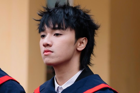 Nam thủ khoa học tiếng Anh qua phim hoạt hình, hâm mộ ca sĩ G-Dragon