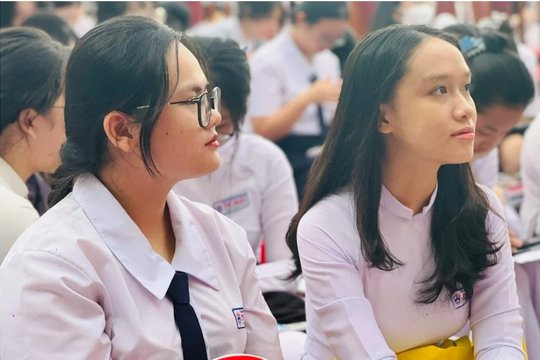 Nhìn thu nhập giáo viên, thí sinh 25 điểm muốn “bon chen” vào sư phạm