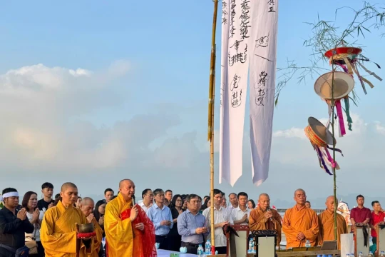 Quảng Ninh cầu siêu tưởng niệm các nạn nhân trong vụ lật tàu trên vịnh Hạ Long