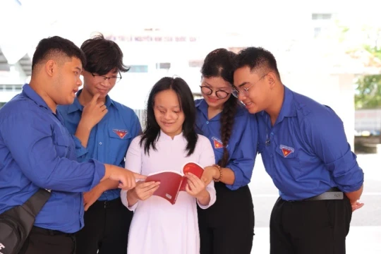Nghị lực phi thường của nữ sinh đất Tây Đô