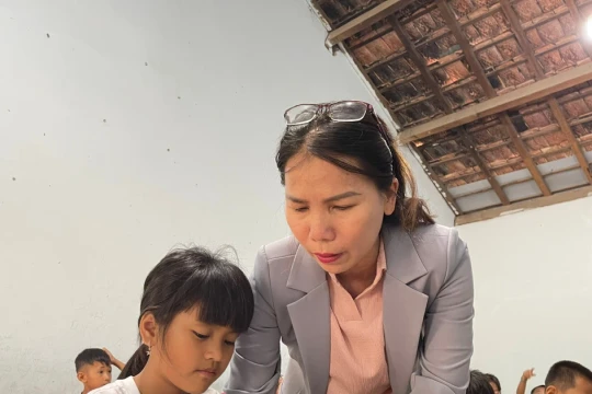 Lớp học cuối tuần ở cô nhi viện