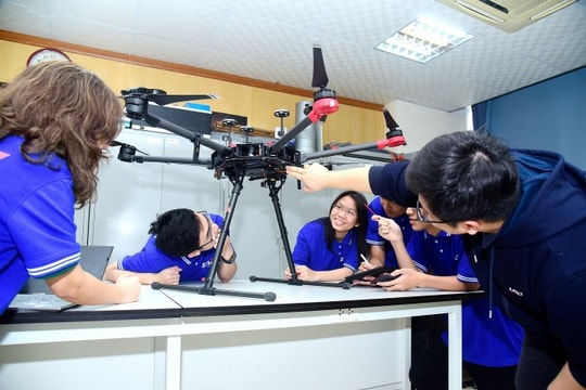Ngành vũ trụ, vệ tinh học gì, ra trường làm ở đâu?