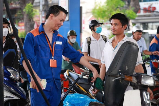 Bán xăng E10 từ 1/8/2025, nhiều người sẵn sàng tiên phong sử dụng