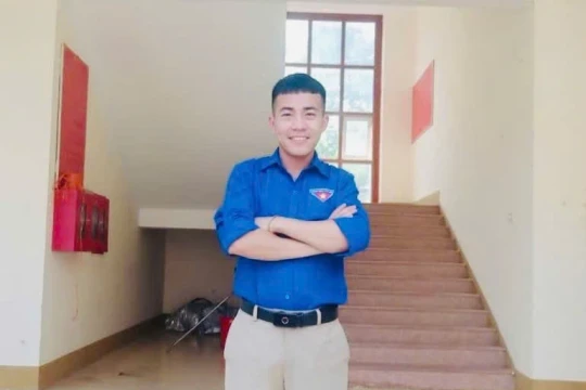 Thầy giáo người dân tộc Mông năng động, đa tài