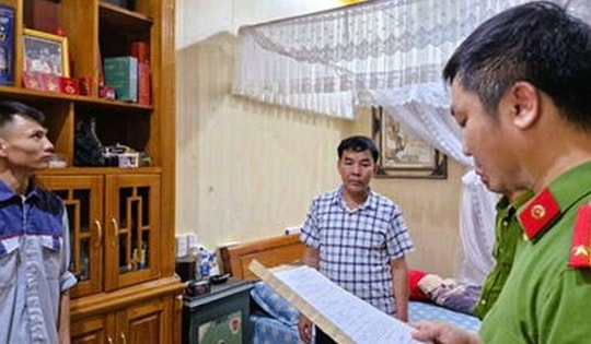 Thủ nhang ngôi đền nổi tiếng ở Thanh Hóa bị triệu tập, khám xét về tội đánh bạc, tổ chức đánh bạc