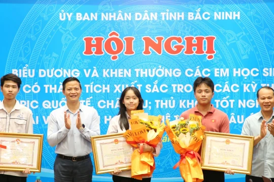 Bắc Ninh thưởng hàng tỉ đồng cho học sinh, giáo viên đạt thành tích xuất sắc