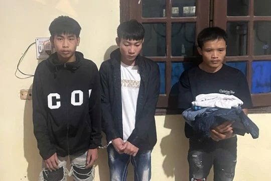 Khởi tố 3 đối tượng cướp tài sản, xâm hại 2 cô gái lúc nửa đêm