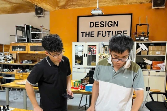 Học sinh Hà Nội ứng dụng công nghệ AI phát triển thùng rác thông minh