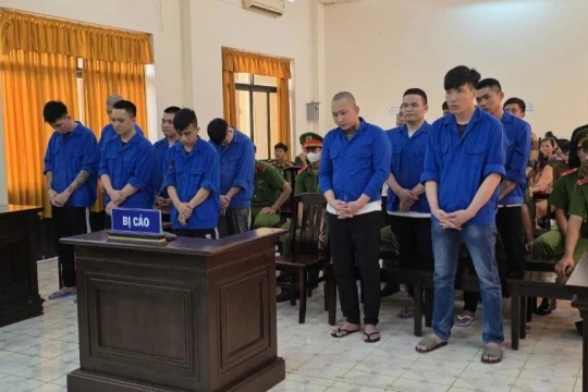 Hơn 92 năm tù dành cho nhóm thanh niên hỗn chiến bằng súng ở An Giang