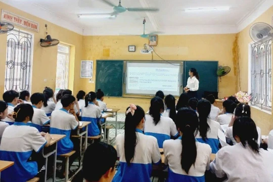 Học tiếng Anh trong nhà trường, thi lấy chứng chỉ quốc tế: Nên phối hợp thay vì lựa chọn