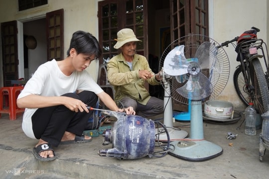 Cuộc sống phiêu bạt của nam sinh top đầu khối A00 ở Quảng Ngãi