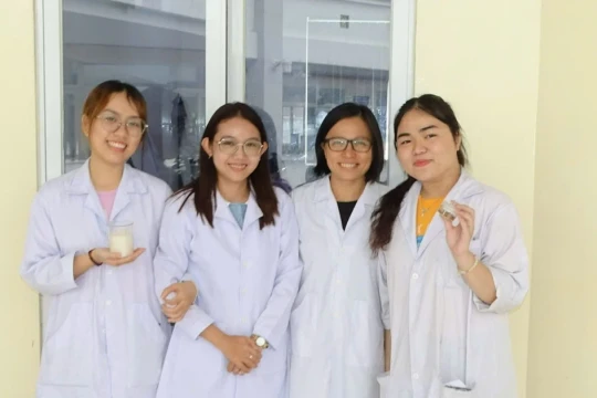 Sinh viên tạo muối ăn ít natri từ mai mực