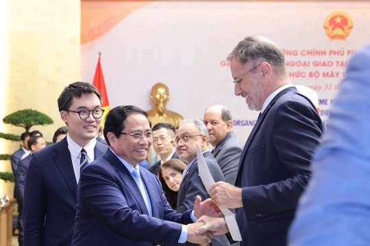 Thủ tướng gặp Đoàn Ngoại giao, thông tin "cuộc cách mạng về tổ chức bộ máy"