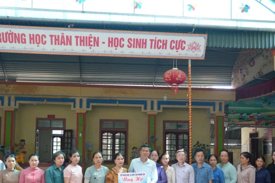 Ngành Giáo dục Nghệ An hỗ trợ, đồng hành giúp trường vùng lũ khắc phục hậu quả