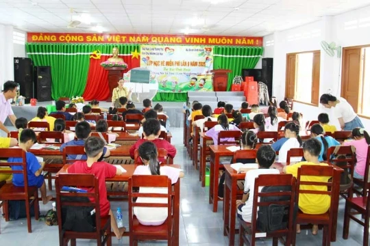 Lớp học đầy yêu thương, không học phí