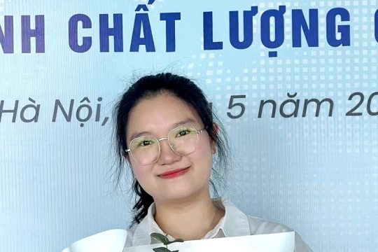 Nữ thủ khoa Đại học Kinh tế Quốc dân 2025 có tên dài, độc, lạ