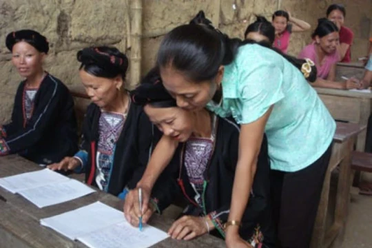 Hơn 70 nghìn học viên được huy động tham gia lớp học xóa mù chữ