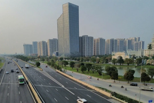 Đề xuất thí điểm cấm xe tải đi vào làn sát dải phân cách trên 2 cao tốc
