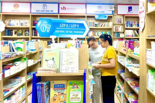 Chủ động bảo đảm sách giáo khoa, thiết bị cho năm học mới