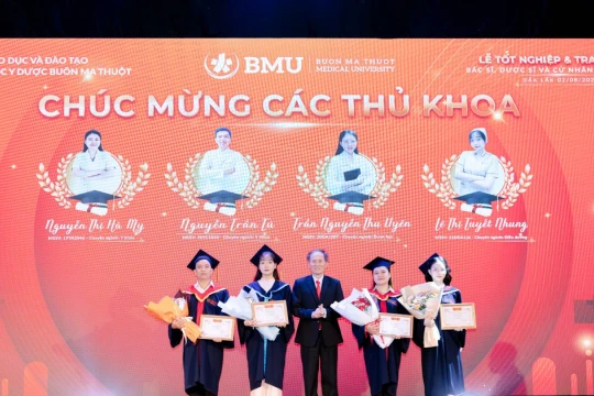 Trường Đại học Y Dược Buôn Ma Thuột trao Bằng tốt nghiệp năm 2025