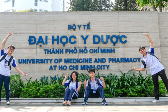 Vì sao hàng trăm thí sinh xét tuyển ĐH Y Dược TPHCM phải nộp lại IELTS?