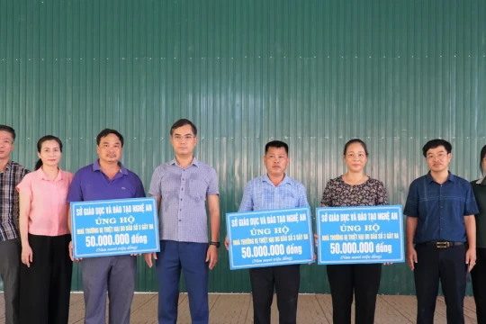 Ngành giáo dục Nghệ An đồng hành, hỗ trợ trường học khắc phục thiệt hại sau lũ