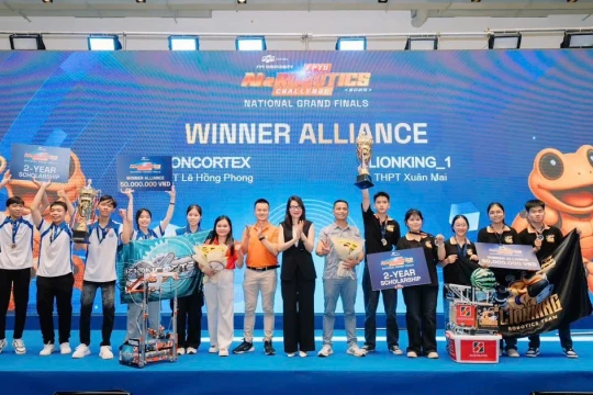 2 đội giành Quán quân cuộc thi công nghệ dành cho học sinh THPT toàn quốc